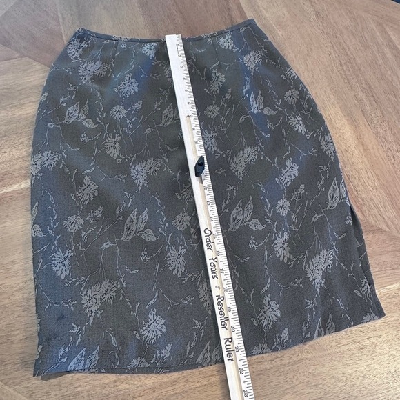 2 Piece‎ Taupe Skirt Suit Le Suit Petite Women's Floral Print Size 6P - Picture 11 of 13